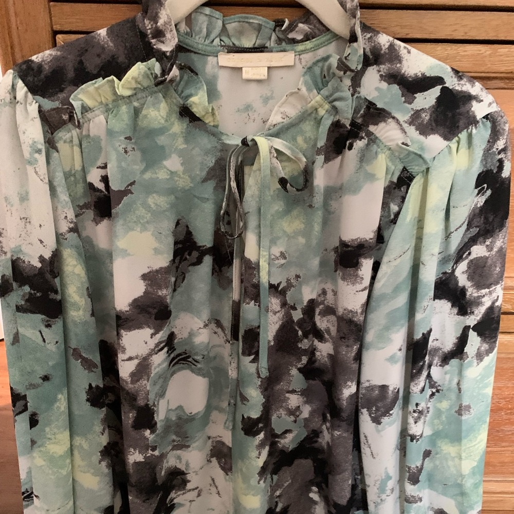Beautiful ruffled blouse by Cooper & Ella Size Medium Gorgeous green Spring!